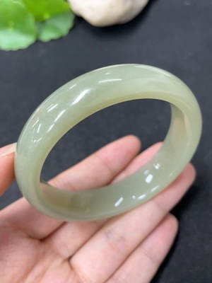 H46575163 和田玉正圈手镯 圈口54.7   货品总重约48.8g