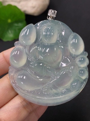 F35088184 Jadeite Guanyin Pendant, Total Weight Approx. 34.1g, 18K Gold Clasp, Set with Diamonds