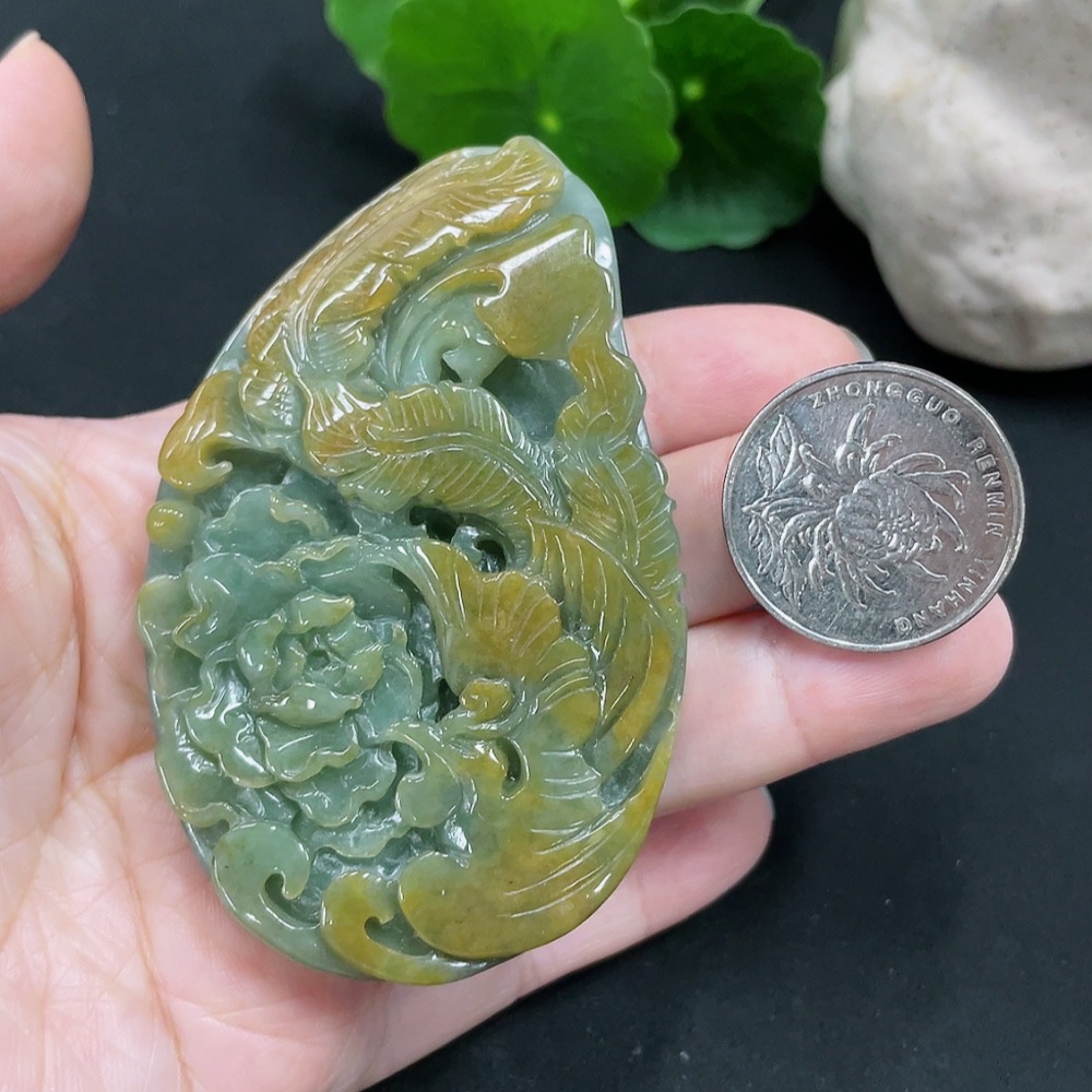 F30548039 Jadeite Phoenix and Peony Pendant with a total weight of approximately 96.2 grams (Color origin undetermined)