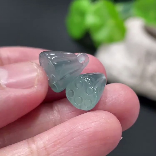 F34018838 Jadeite Lotus Pod Pendant