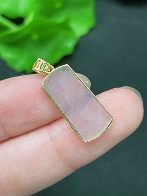F33894198 Jadeite Pendant with 18K Gold Setting, Total Weight Approx. 1.4g