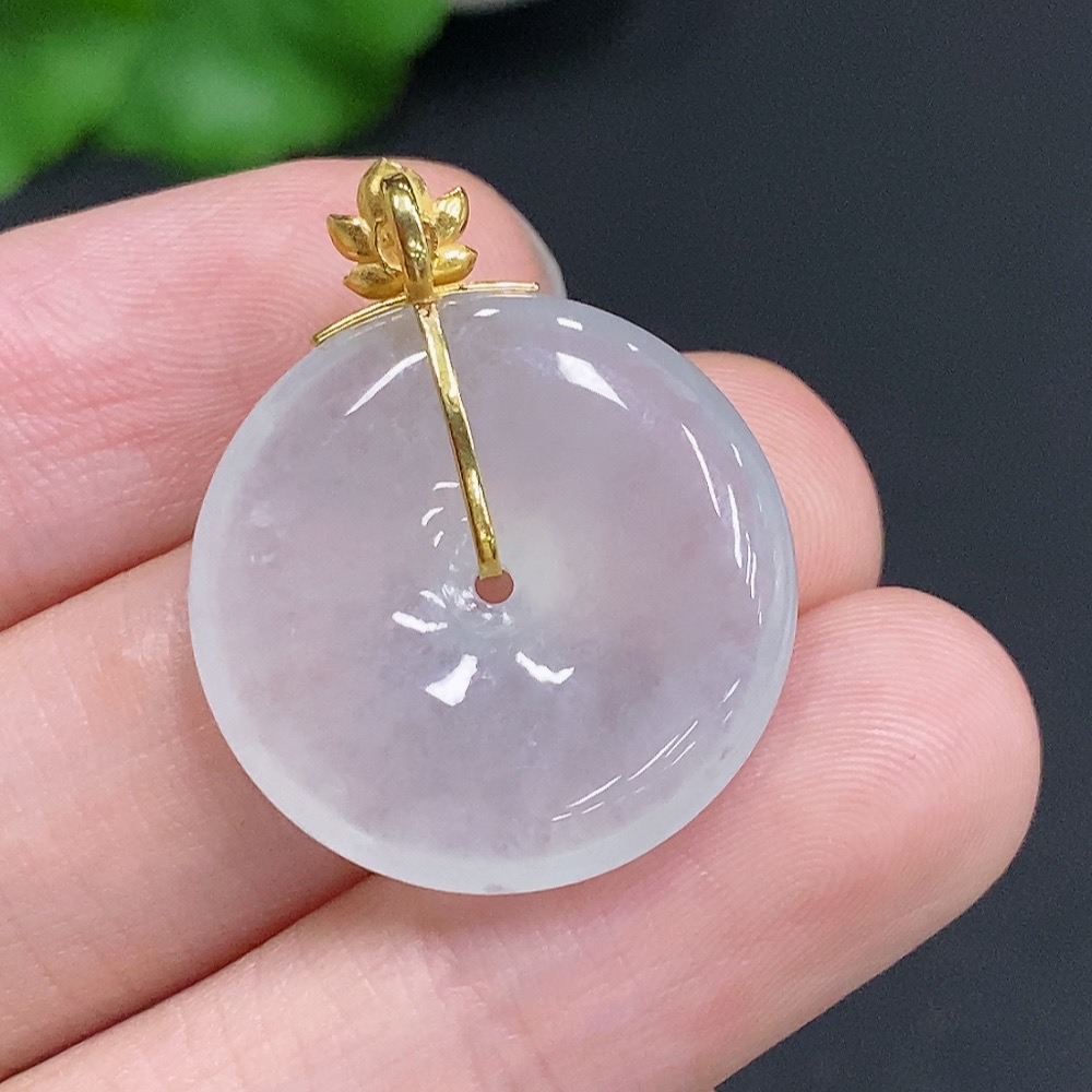 F30554926 Jadeite Safety Pendant with 18K Gold Clasp, Total Weight Approx. 5.56g