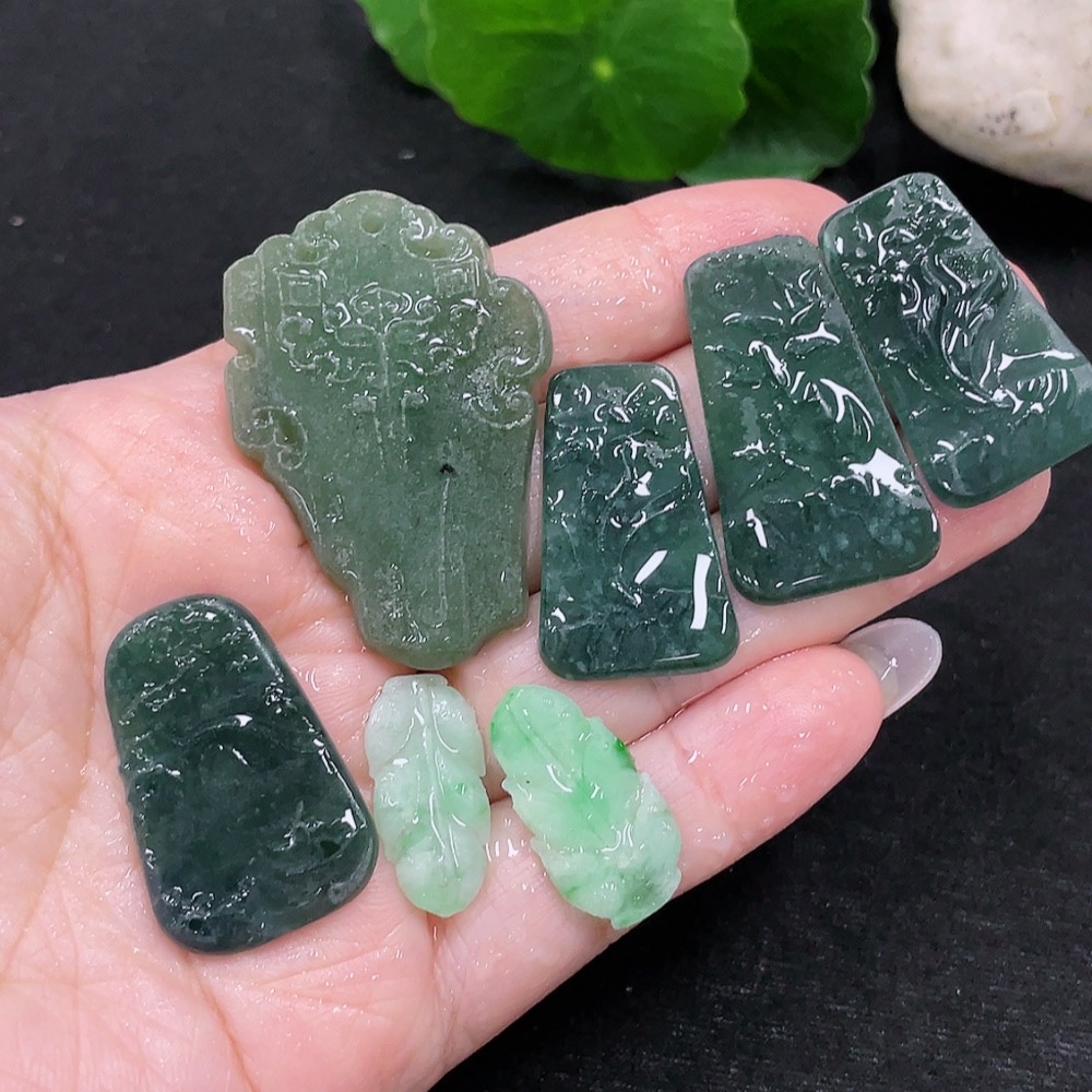 F32735636 Jadeite Pendant Sell as a Lot Rough