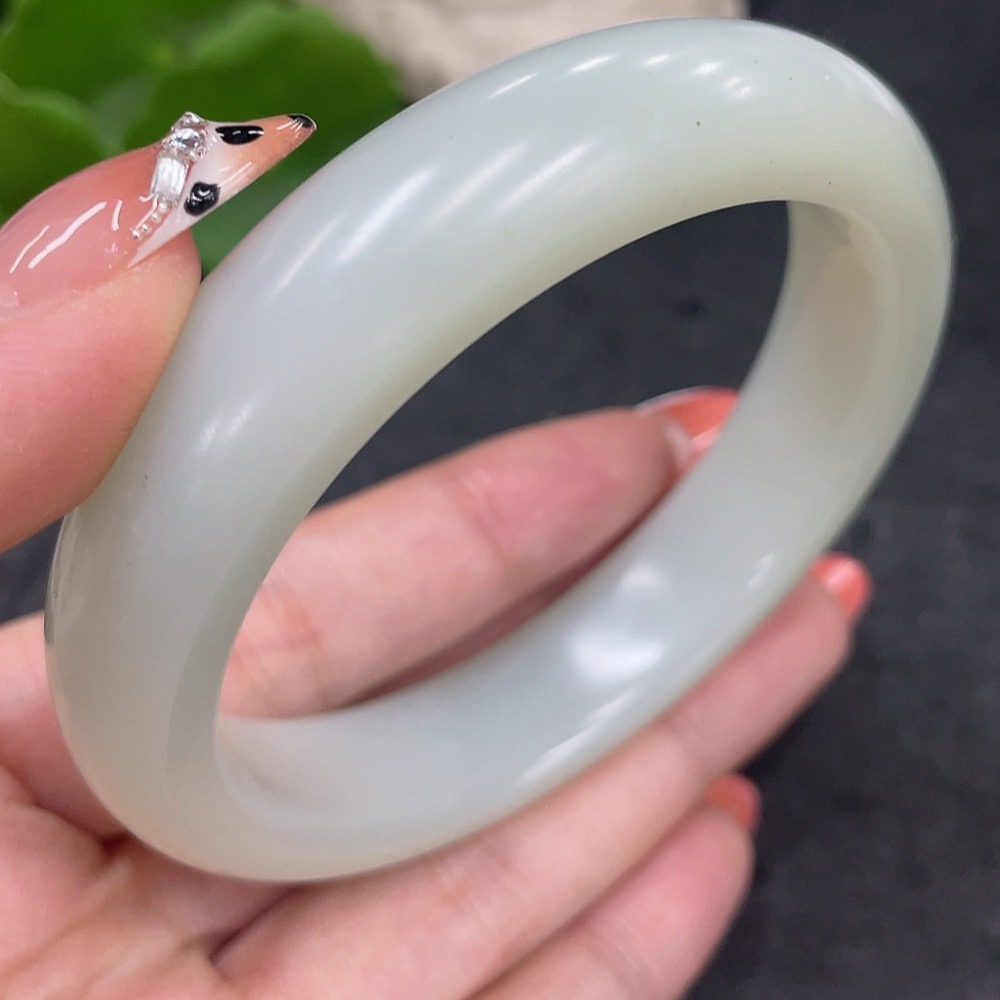 H34979385 Hetian Jade Round Bracelet Size 59.7 Total Weight Approx. 64.8g Color Origin Undetermined Contains Other Mineral Components