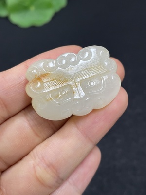 H46558644 和田玉挂件    仿古件     货品总重约12.1g  皮色成因未定