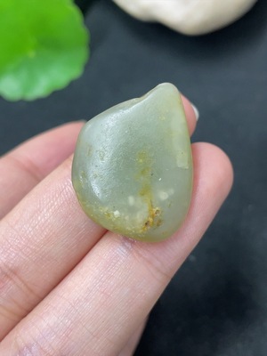 H43115161 和田玉 皮色成因未定  货品总重约6.3g