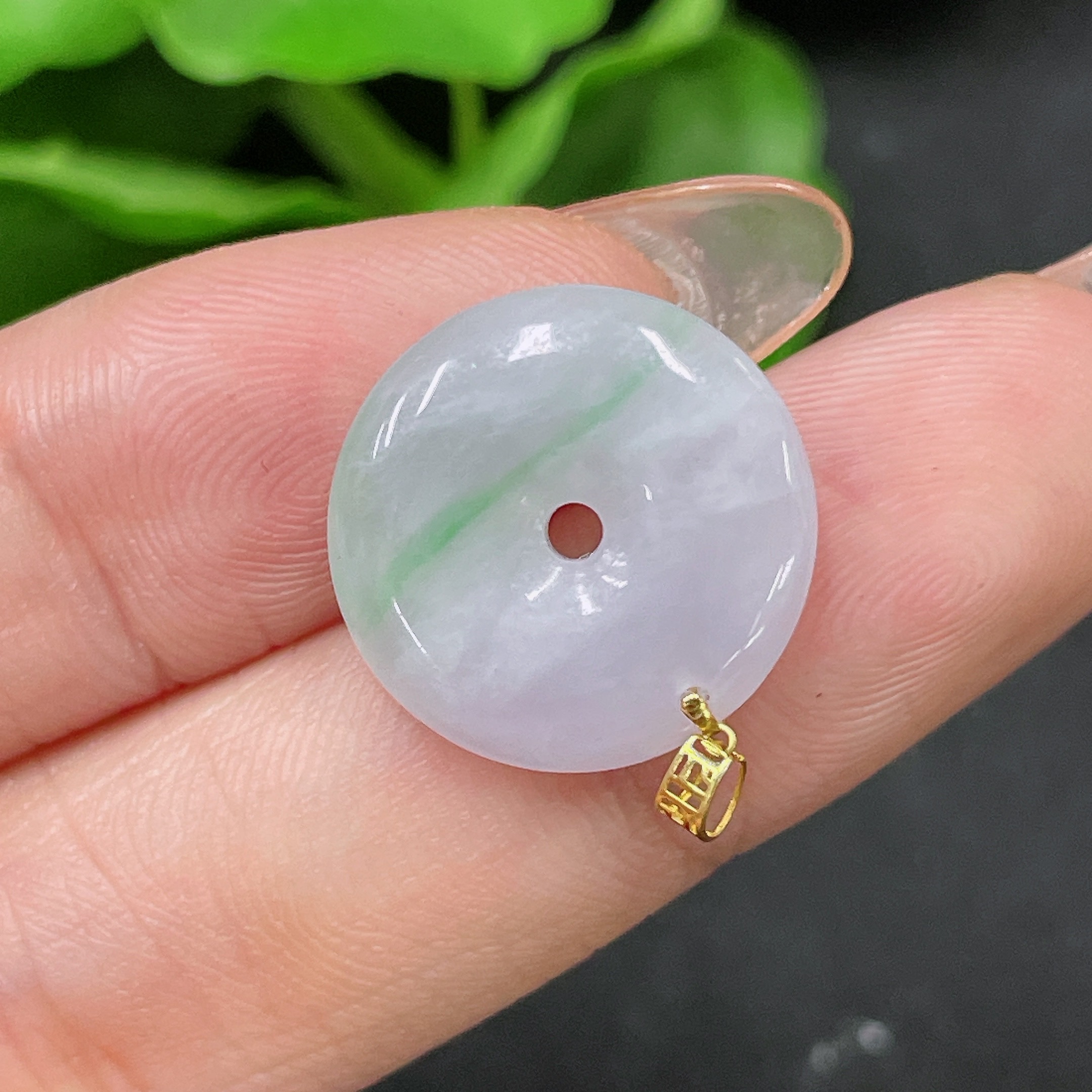 F34984637 Jadeite Pendant with Peace Buckle in 18k Gold, Total Weight Approx. 2.21g