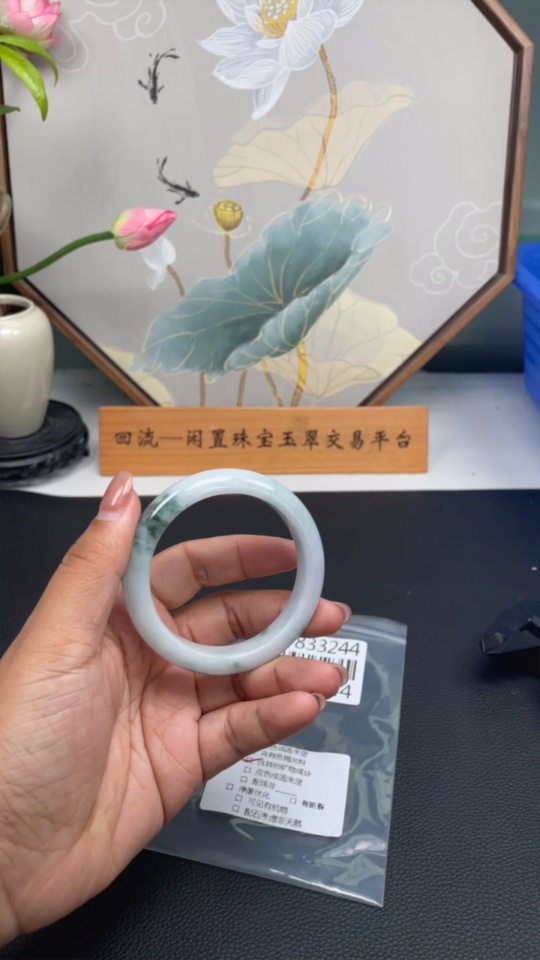 F33833244 Jadeite Regular Round Bangle 55.2 Inner Diameter Total Weight Approx. 57.8g (including other mineral components)