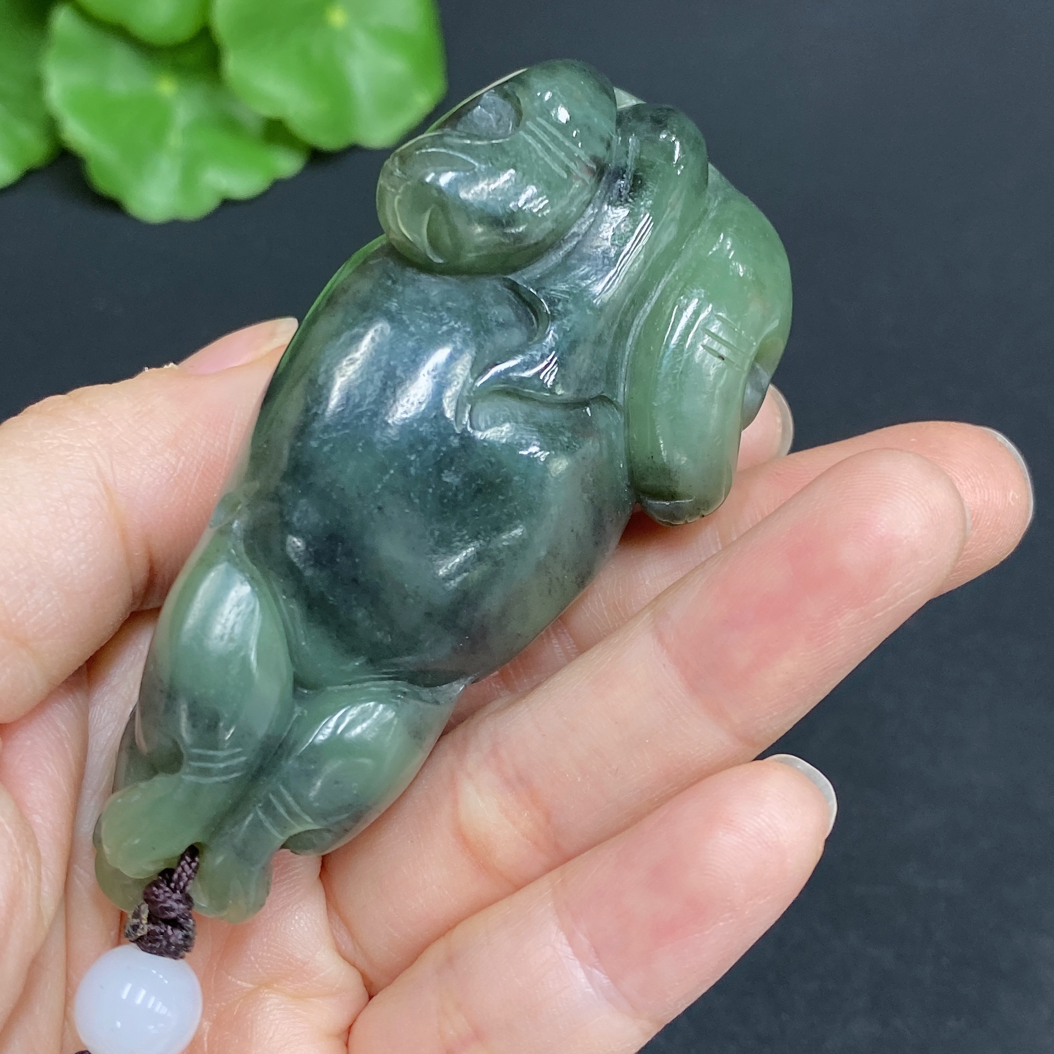 H28311942 Hetian Jade Handheld Carving Pi Xiu Total Weight (with rope) 100.5g