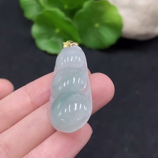 F34075353 Jadeite Lucky Bean Pendant, Non-Gold Inlaid, Total Weight Approx. 5.8g