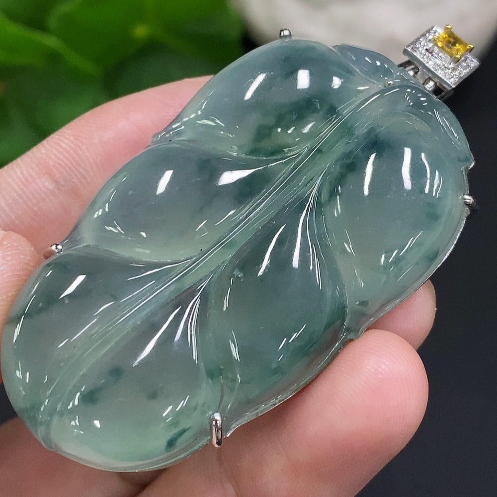 F34069778 Jadeite Leaf Inlay Pendant