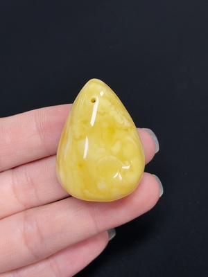C46539382 琥珀蜜蜡挂件 货品总重约8.14克