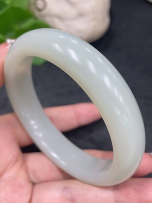 H34979385 Hetian Jade Round Bracelet Size 59.7 Total Weight Approx. 64.8g Color Origin Undetermined Contains Other Mineral Components