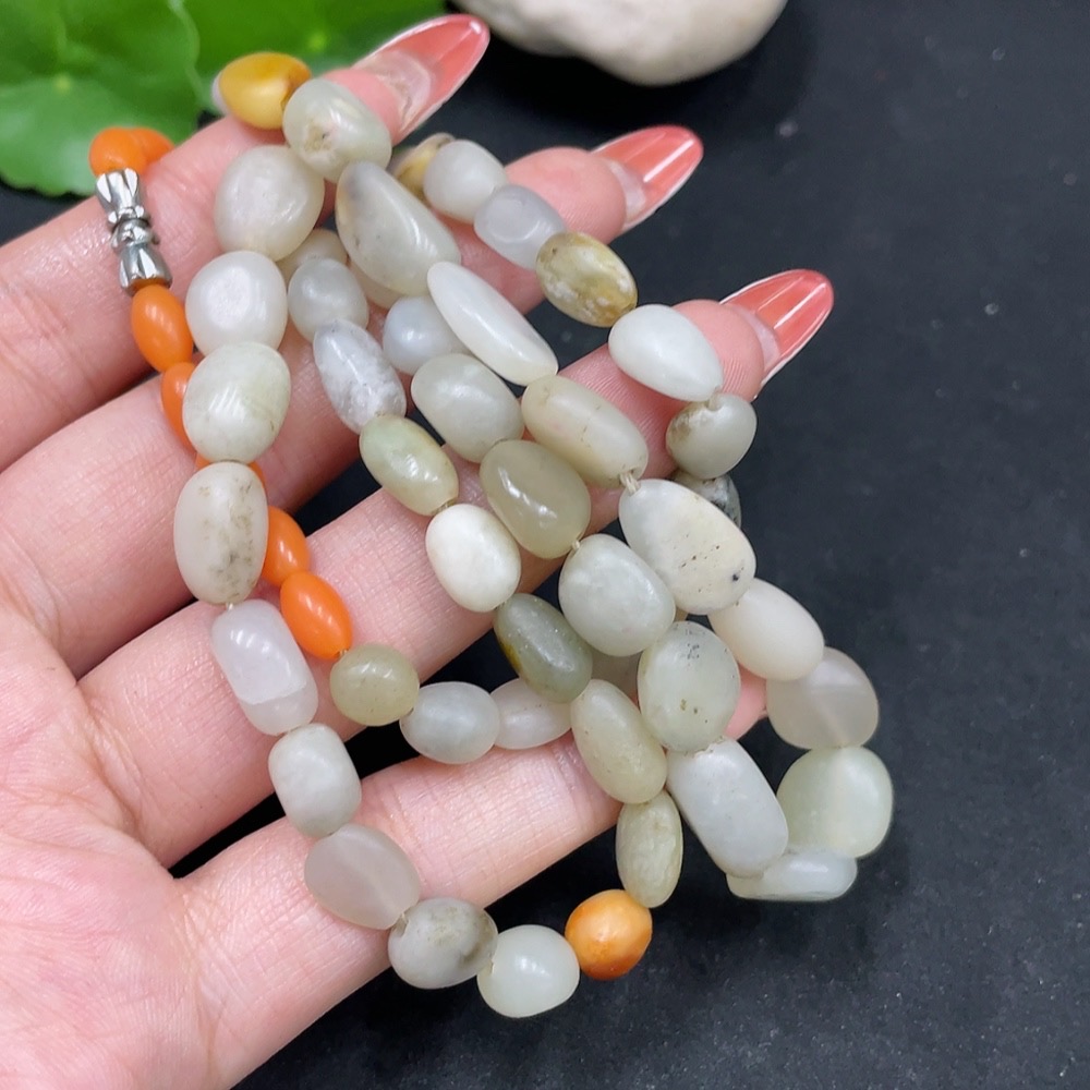 H34063490 Hetian Jade Bead Necklace, Undetermined Skin Color Origin, Containing Other Mineral Components, Accompanying Beads Not Hetian Jade, Total Weight Approximately 48.5g, Non-Gold