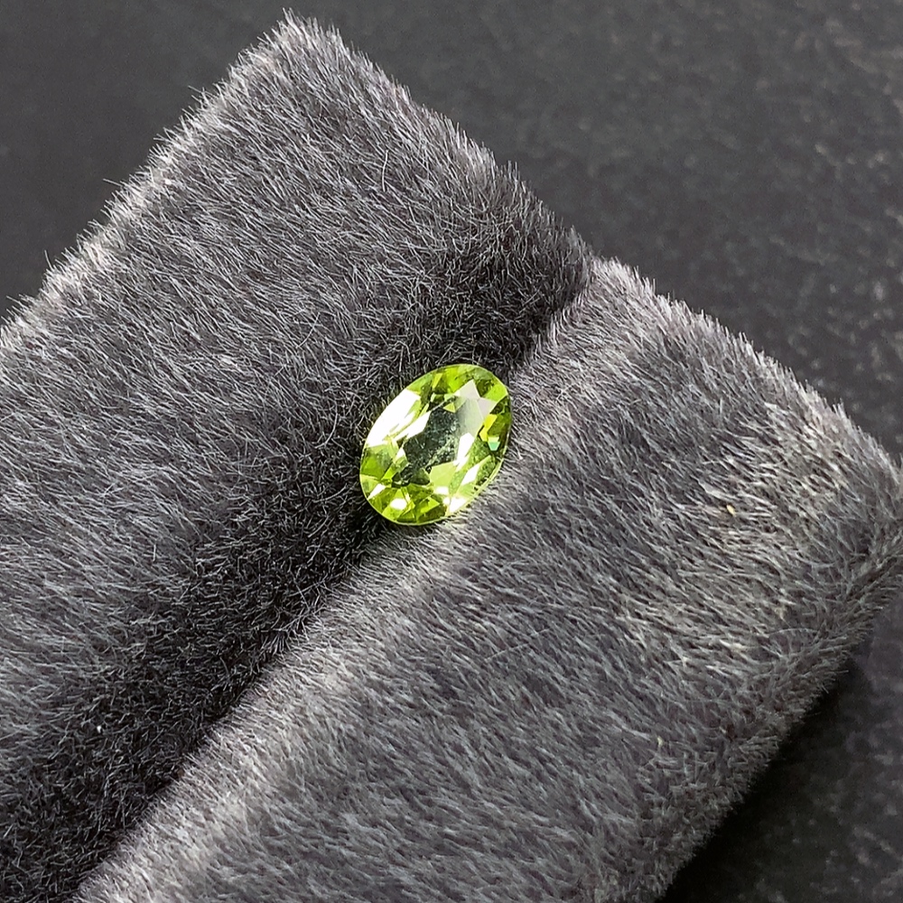 C12304697 Peridot Rough Stone Approx. 0.75ct