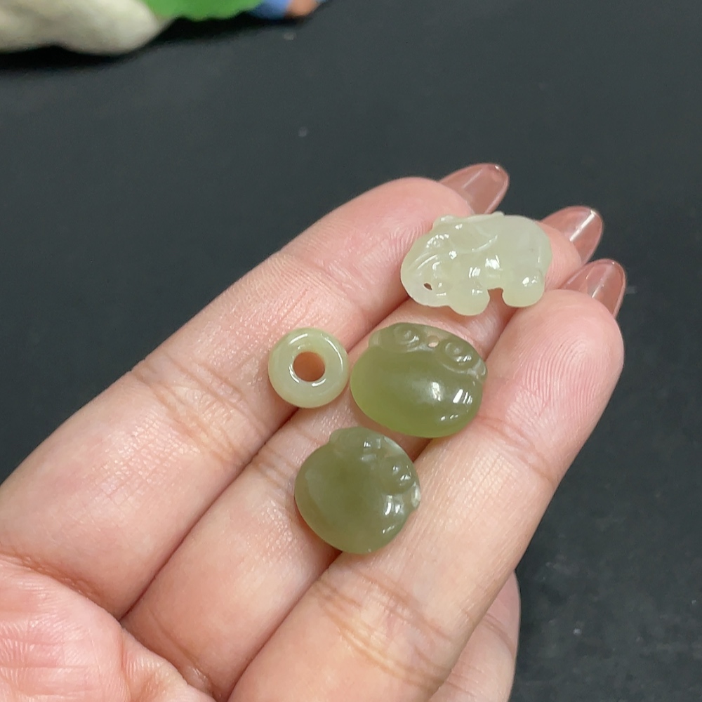 H34005028 Hetian Jade Pendant Total Weight Approx. 6.4g