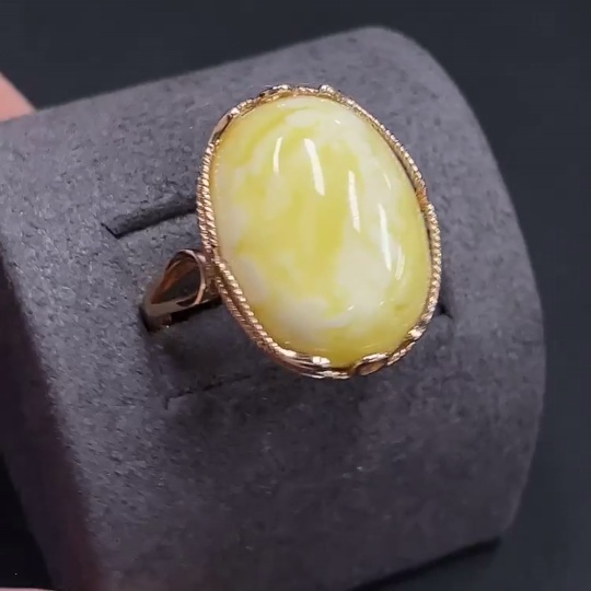 C16770113 Amber Beeswax Ring Adjustable 18K Gold Setting Total Weight Approx. 4.93g