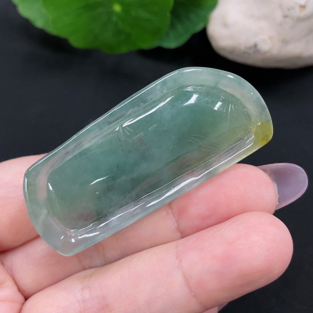 F34966674 Jadeite pendant with a total weight of approximately 25.7 grams (color origin of the yellow part undetermined)