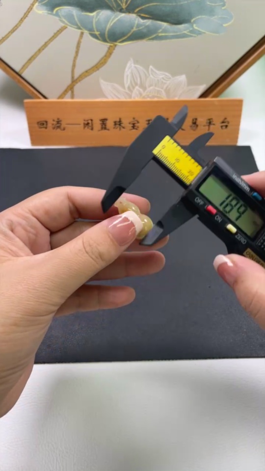 F34982783 Jadeite gourd pendant Total weight: Approx. 6.9g (Color origin of yellow part undetermined)