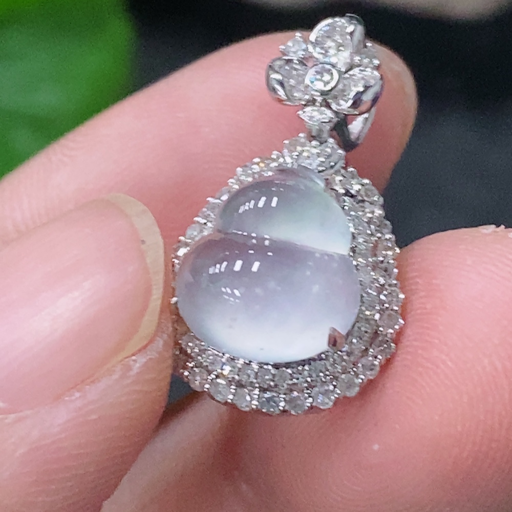 F32800255 Jadeite Inlaid Calabash Pendant with 18K Gold and Diamond Accents, Total Weight Approx. 2.358g