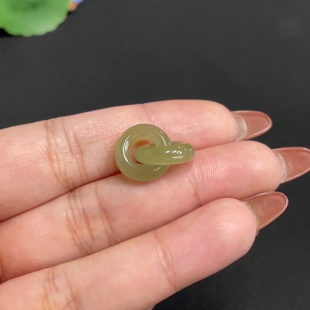 H34074525 Hetian Jade Pendant Total Weight About 2.3g