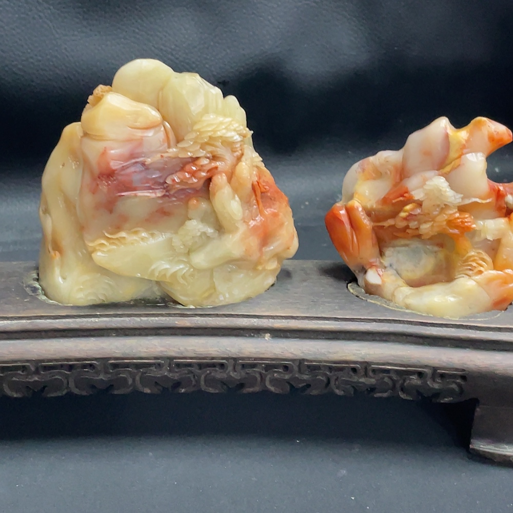 H28274369 Shoushan Stone Ornament - Gathering Under the Pine Tree