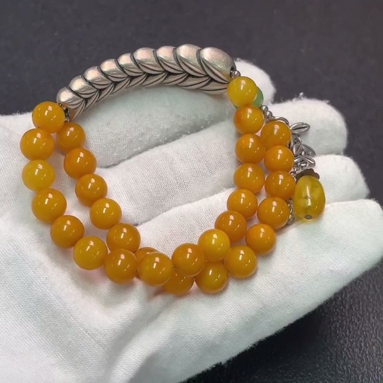 C34038702 Amber Beeswax Bracelet Non-Gold with Hetian Jade, Total Weight Approx. 14.42g, Size About 7.7mm