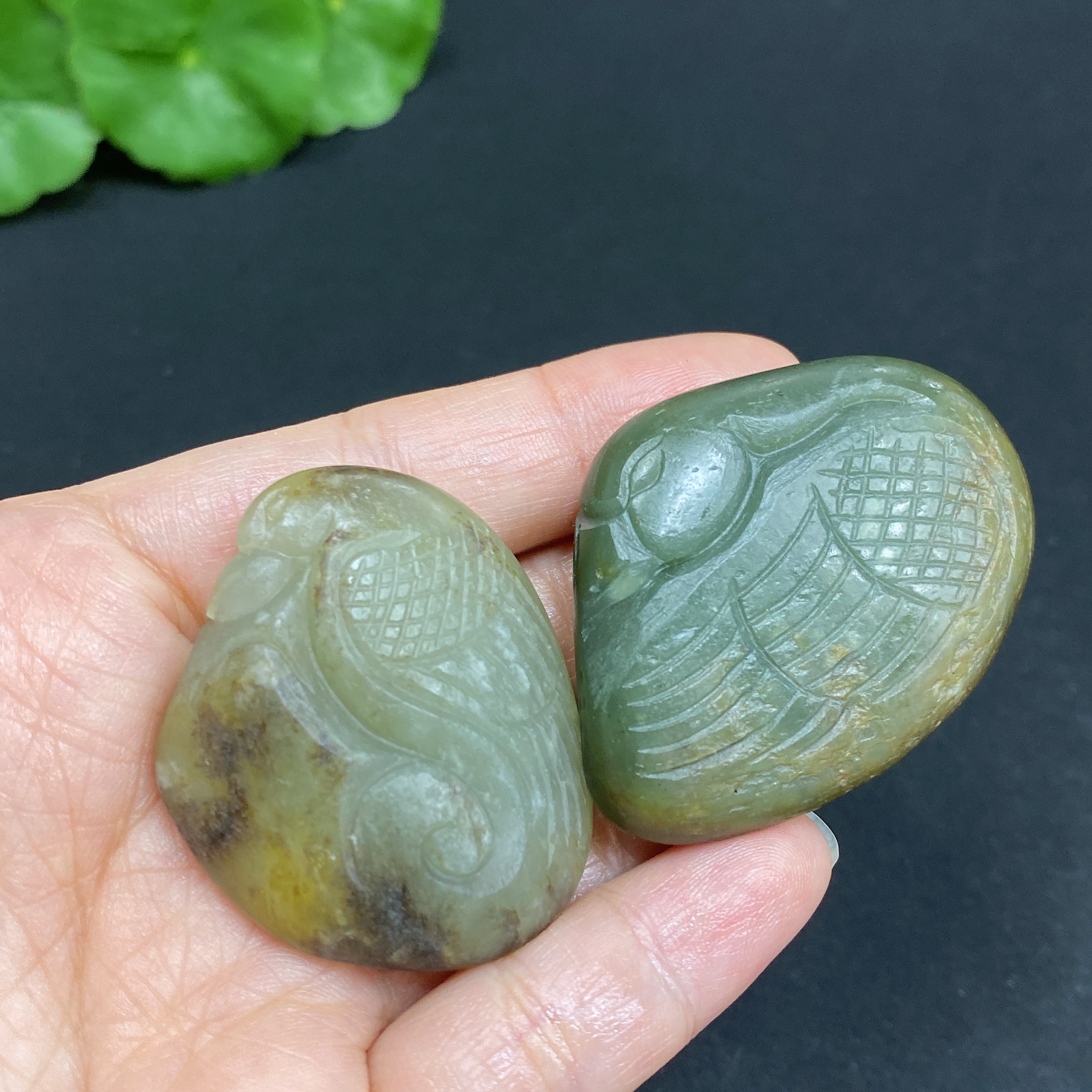 H31692899 Hetian Jade Pendant    Parrot    Swan    Total Weight Approx. 50.9g    Undetermined Skin Color Origin