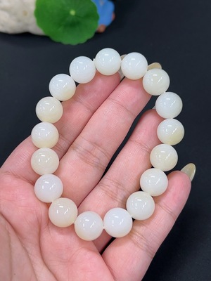 H41946859 和田玉手串 卡11.5mm左右 货品总重约44.7g