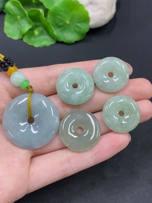 F28190712 JadeitePendant