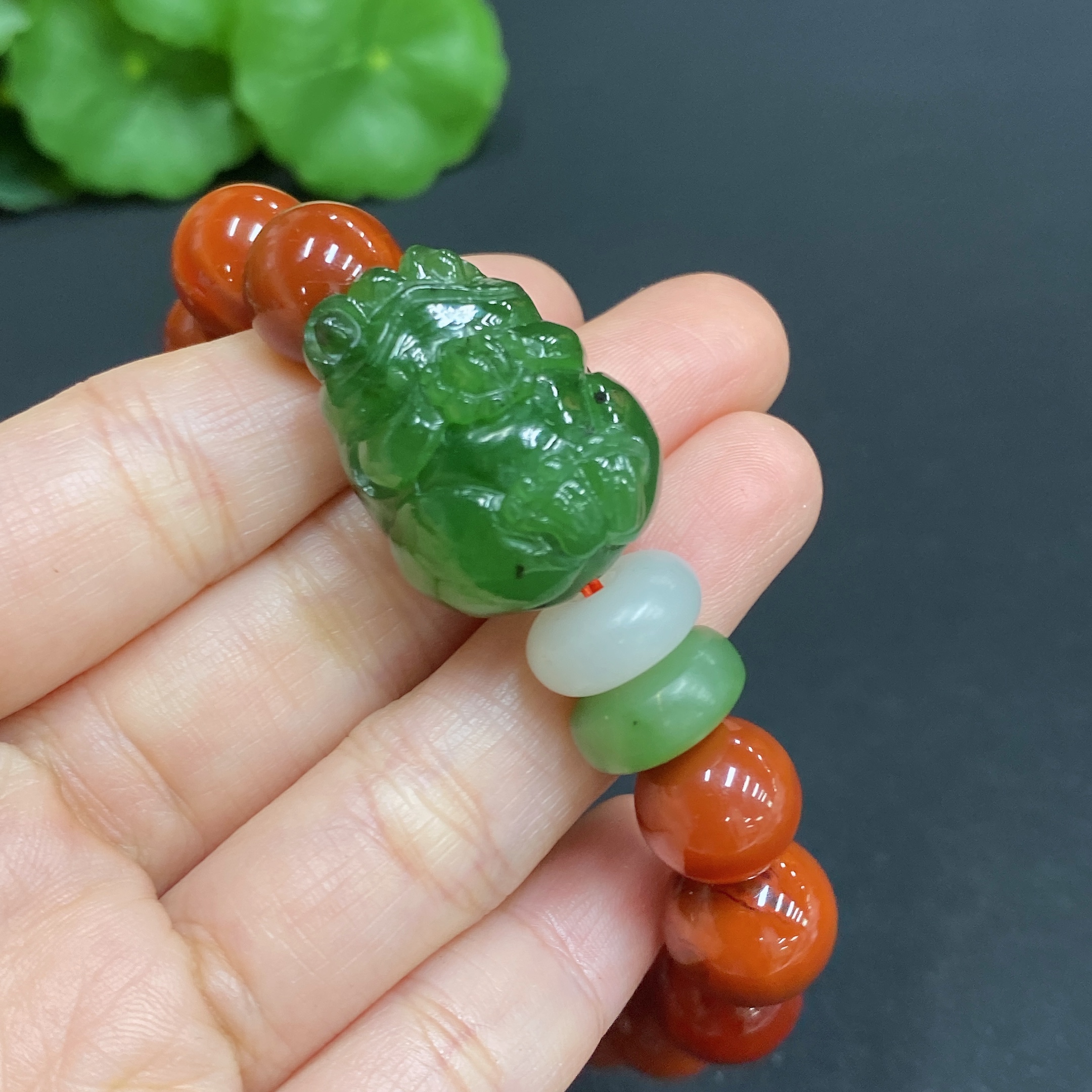H32771453 Hetian Jade Wealth-Bringing Frog Bracelet (Matching chain not Hetian Jade, total weight approx. 47.1g)