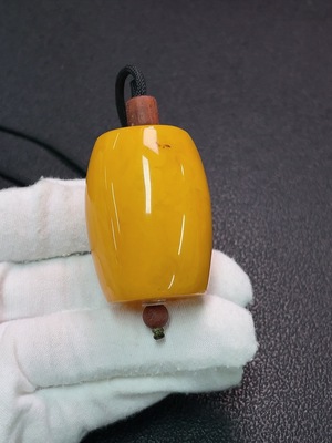 C34989842 Amber Beeswax Pendant Total Weight Approx. 33.07g With Rope