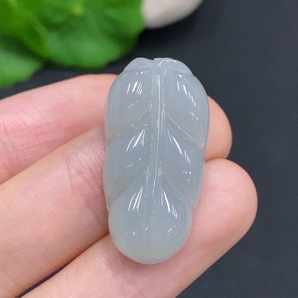 F32757205 Jadeite Leaf Pendant Total Weight Approx. 4.6g