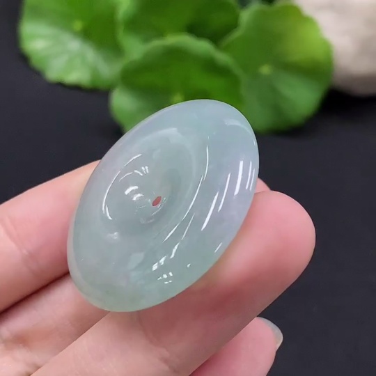 F35115560 Jadeite Peace Knot Pendant Total Weight Approx. 13.62g