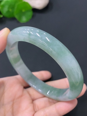 F25896375 Jadeite Round Bangle Size 60.7mm Total Weight Approximately 58.61g