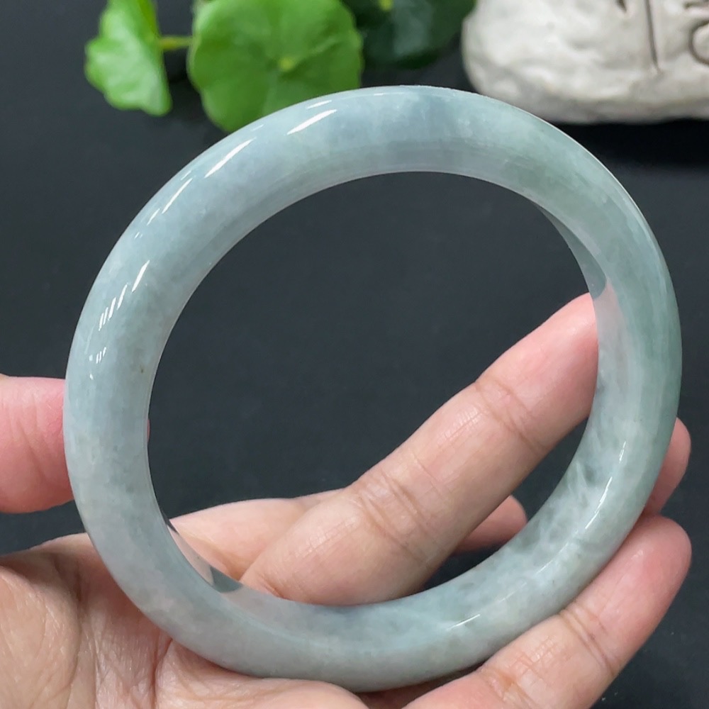 F29386965 Jadeite Round Bangle