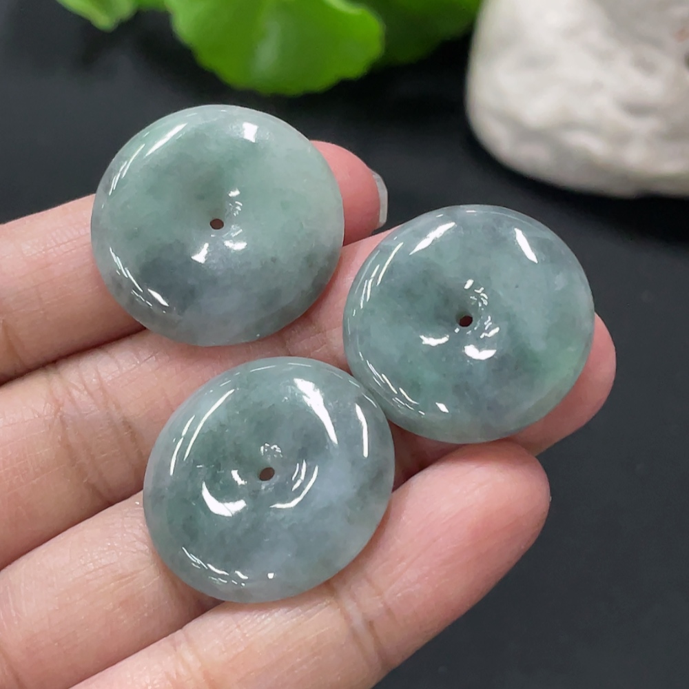 F33875320 Jadeite Peace Knot Pendant