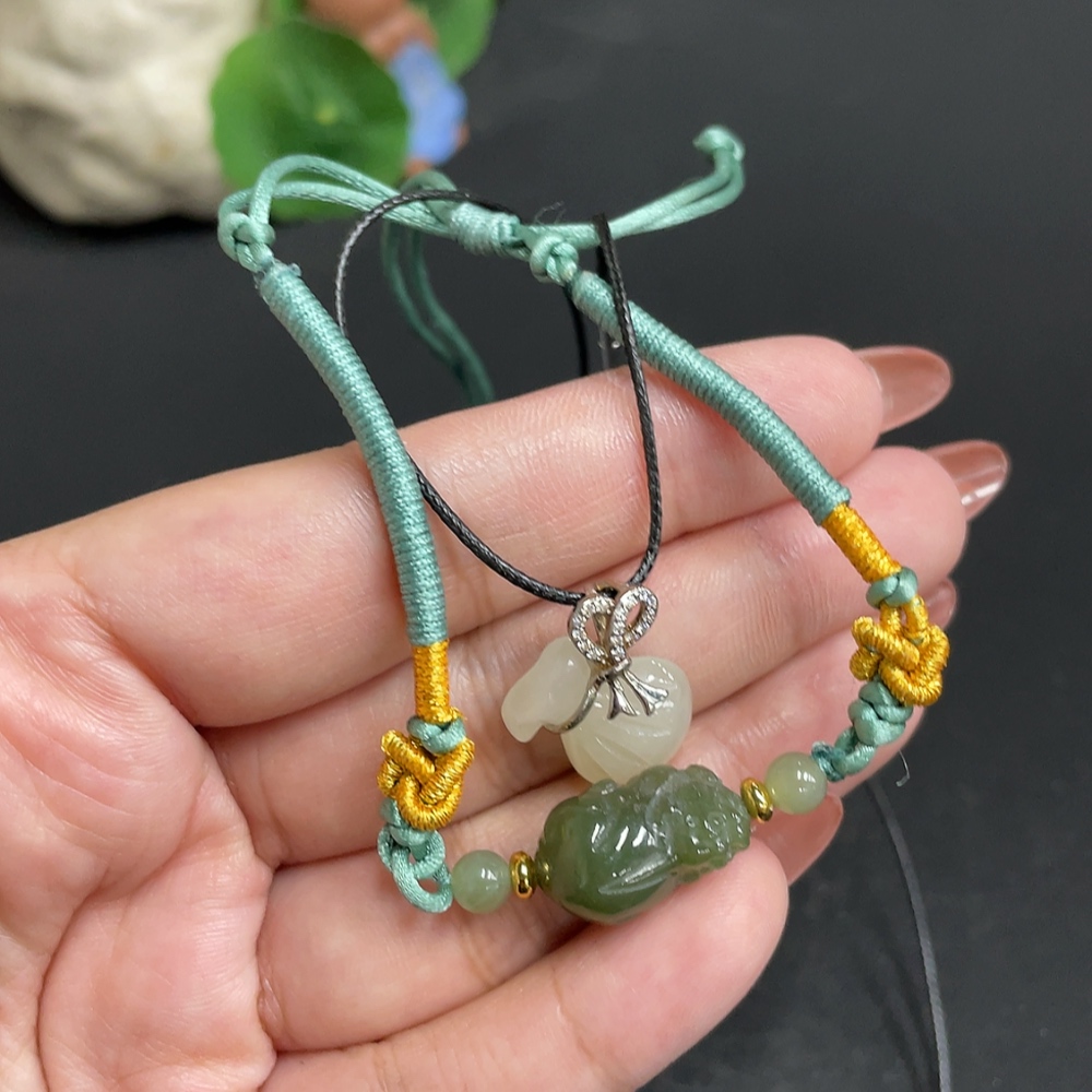 H34004111 Hetian Jade Bracelet with Inlaid Pendant