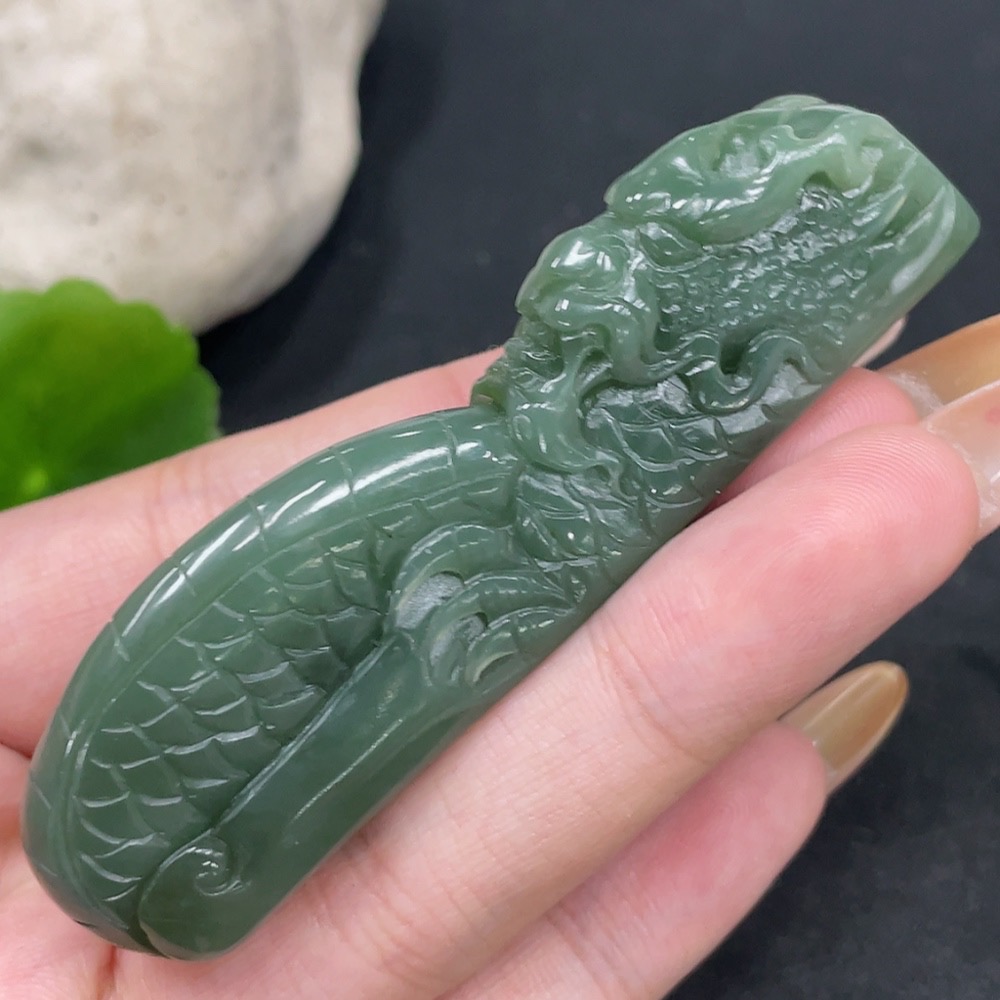 H32705101 Hetian Jade Pendant - The Dragon Roams the World