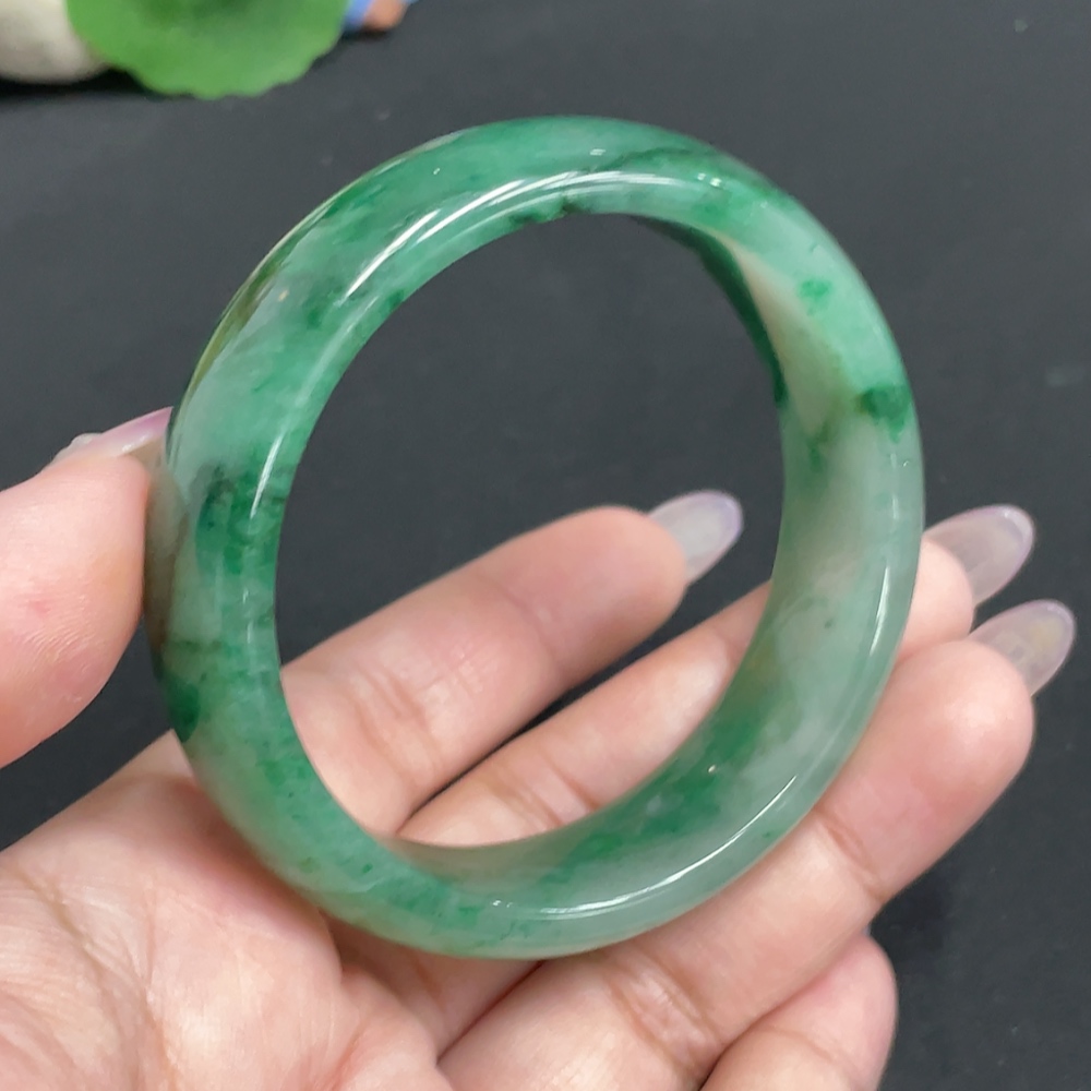 H34955370 African Emerald (Dulong Jade) Regular Bangle