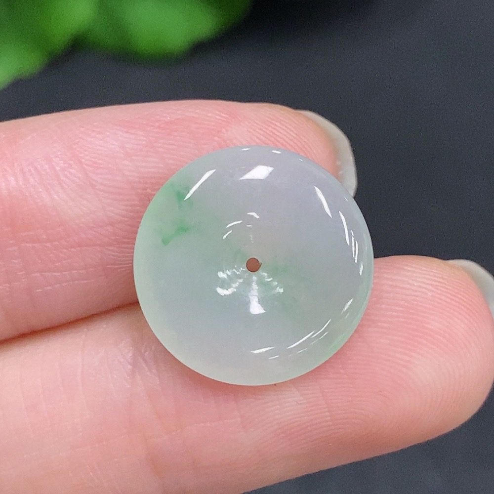 F33941429 Jadeite Peace Knot, Total Weight Approx. 1.5g