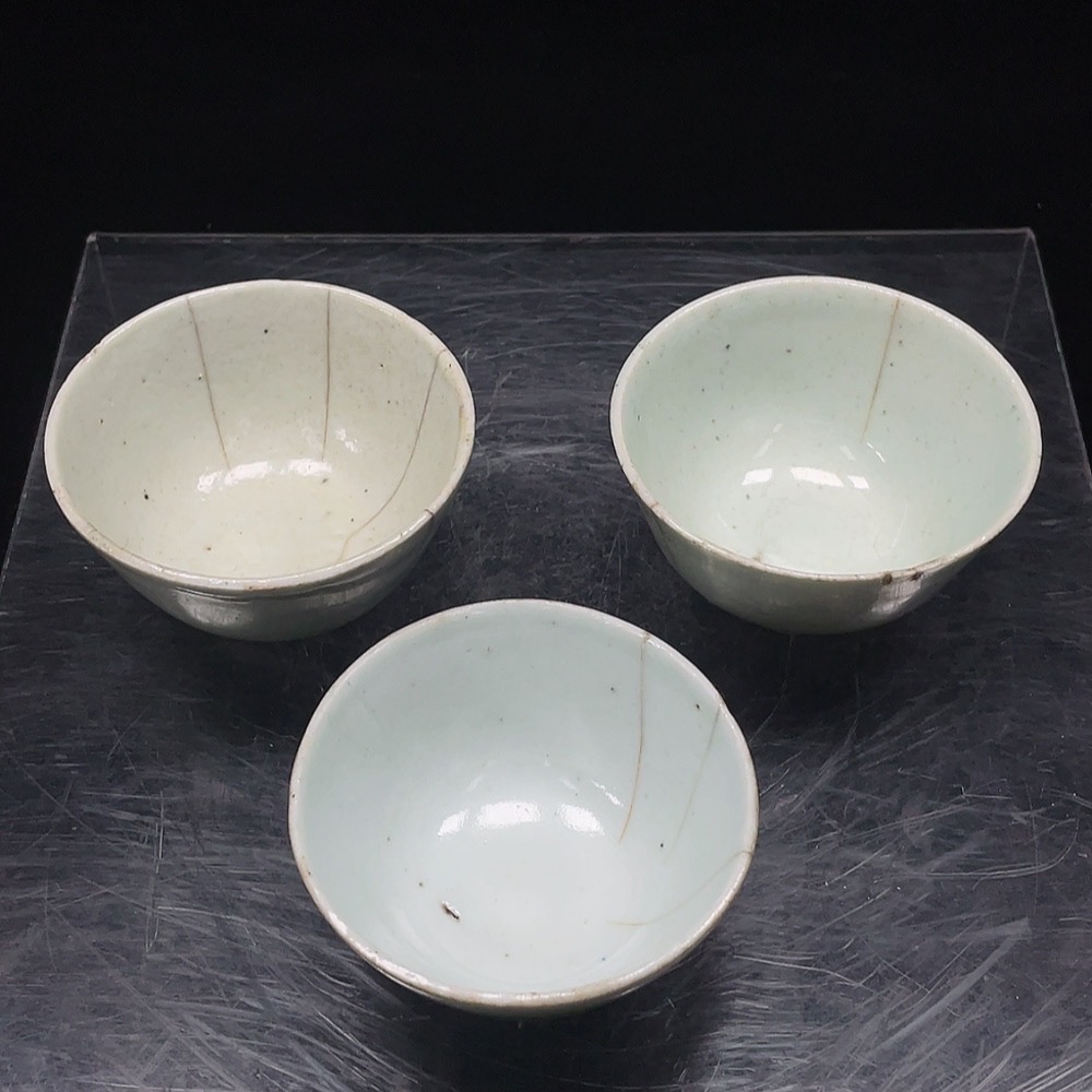W34988419 Ceramic 3-piece Qing Dynasty pea-green glazed cup (subject to actual item)
