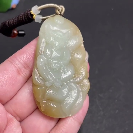 H30526403 Hetian Jade Pendant - Nine-Tailed Fox