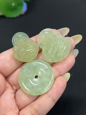 H42978982 岫玉(蛇纹石玉)挂件  货品总重约27.6g