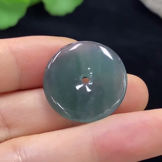 F30531974 Jadeite Peace Knot Pendant Total Weight Approx. 4.63g