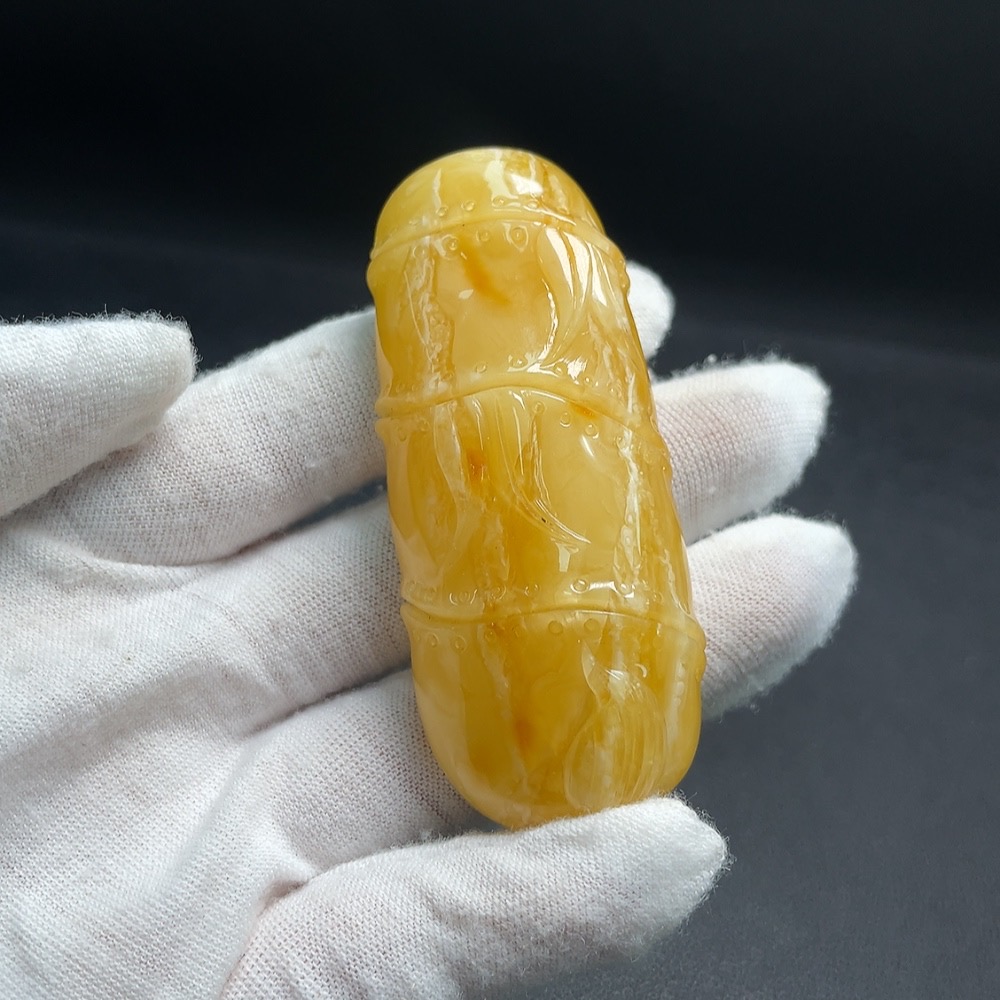 C25930826 Amber Beeswax Pendant with Colorless Coating, Total Weight Approx. 27.77g