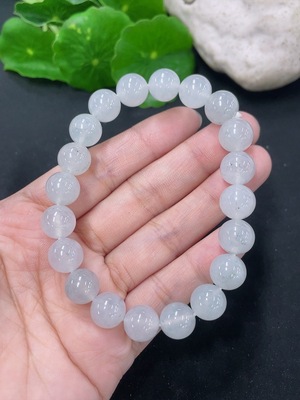 F46485792 翡翠手串 卡10mm左右  货品总重约34.11g