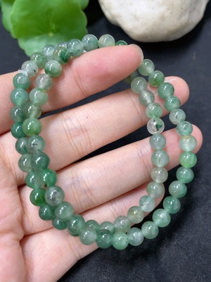 H40788767 非洲翠（独龙玉）手串   卡5.6/5.6mm左右    货品总重约16.6g