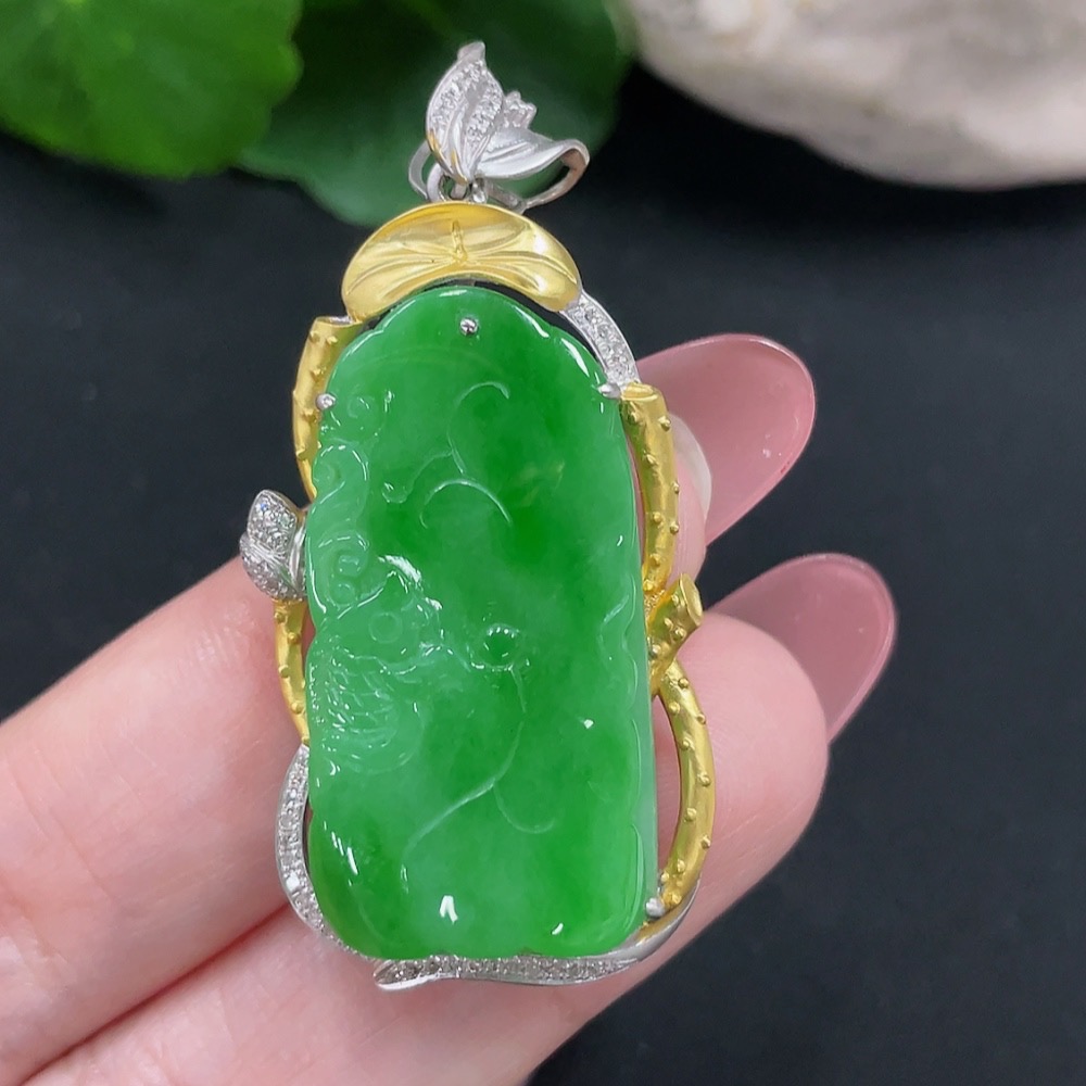F34012794 Jadeite Pendant with 18K Gold Setting, Total Weight Approx. 10.7g (Accented with Diamonds)