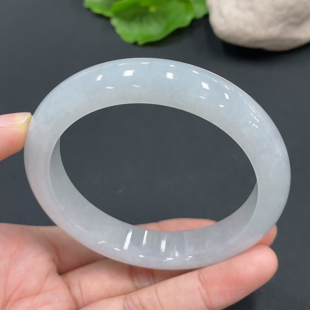 F22448936 Jadeite Round Bracelet Size 56.3 Total Weight 57.901g